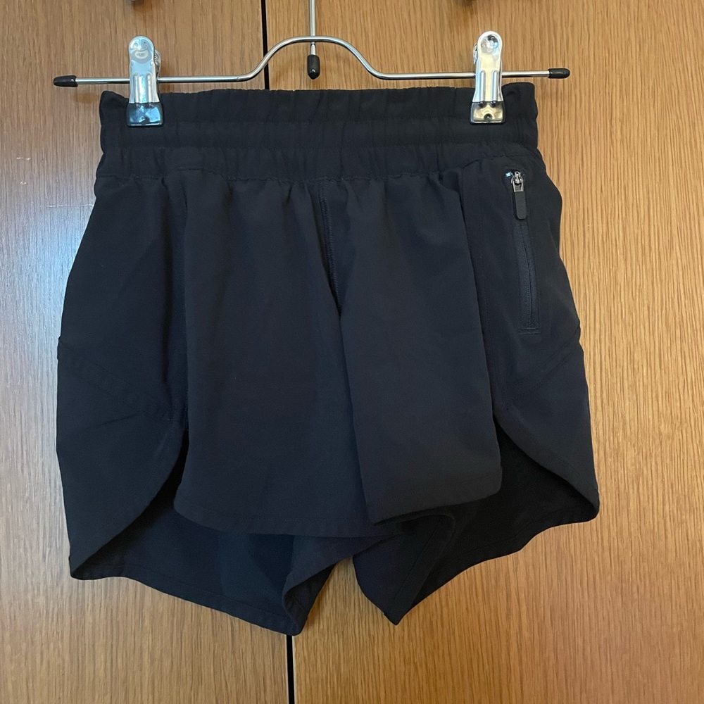 Black Lululemon Tracker Short (4 inch)